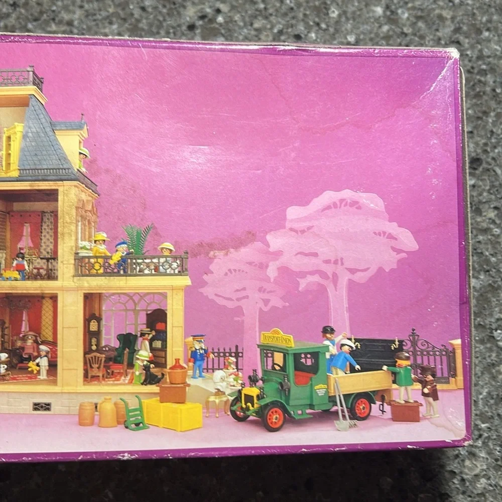 Playmobil never opened